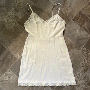 Vintage 70s Elegant White Lace Trim Chemise slip dress size Med
